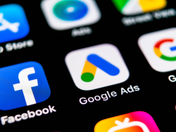 Infografika pokazująca skuteczność kanały marketingu medycznego – Google Ads, Google Maps i Meta Ads mierzoną liczbą umówionych wizyt